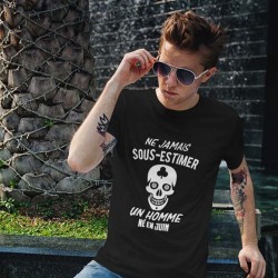 T shirt Jamais sous-estimer un homme né en mois à personnaliser